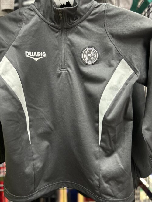 サッカーウェアはキッズも大人も多くラインナップされています