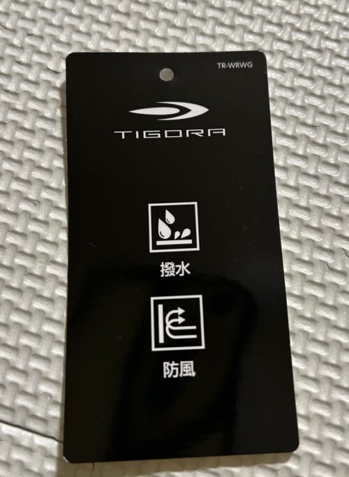 ティゴラ　アルミ蓄熱パデッドフードジャケットは撥水と防風加工がある