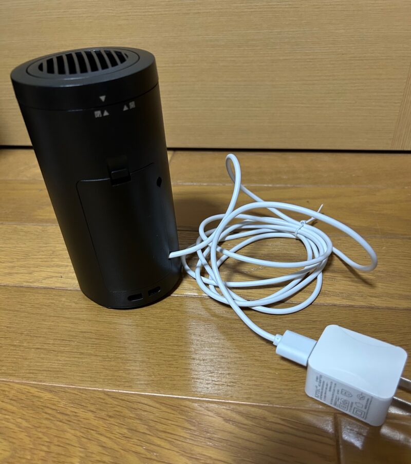 本体の黒でもコードの色は白でした